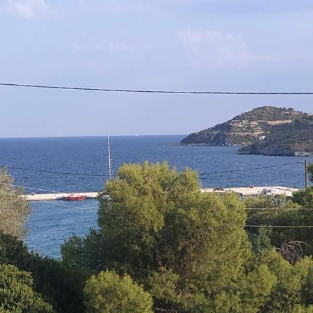 Meltemi Apartments Agia Marina  Buitenkant foto