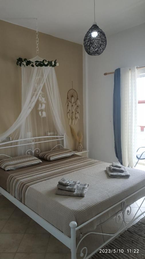 Meltemi Apartments Agia Marina  Buitenkant foto