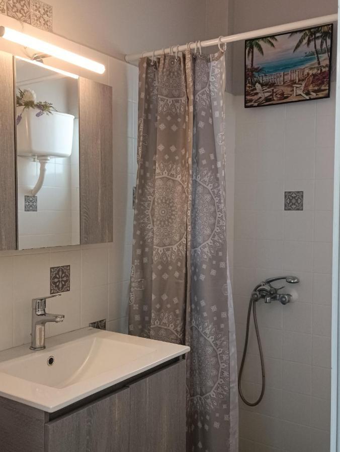 Meltemi Apartments Agia Marina  Buitenkant foto