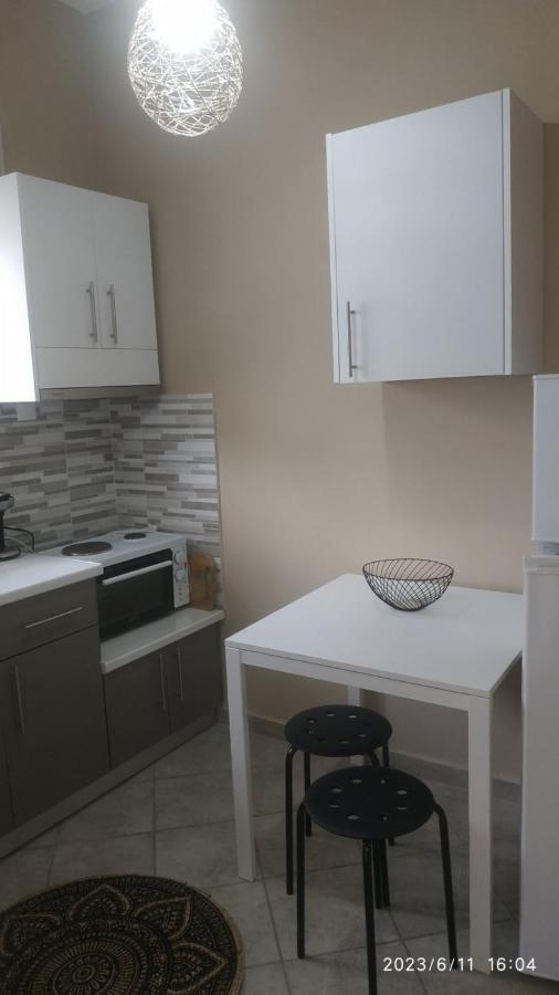 Meltemi Apartments Agia Marina  Buitenkant foto